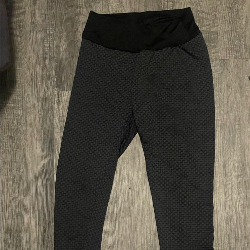 Black patterned leggings
